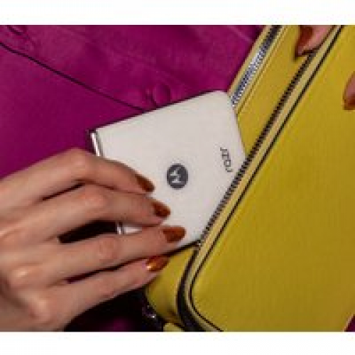 Телефон Motorola Razr 60 8GB/256GB (светлое небо)